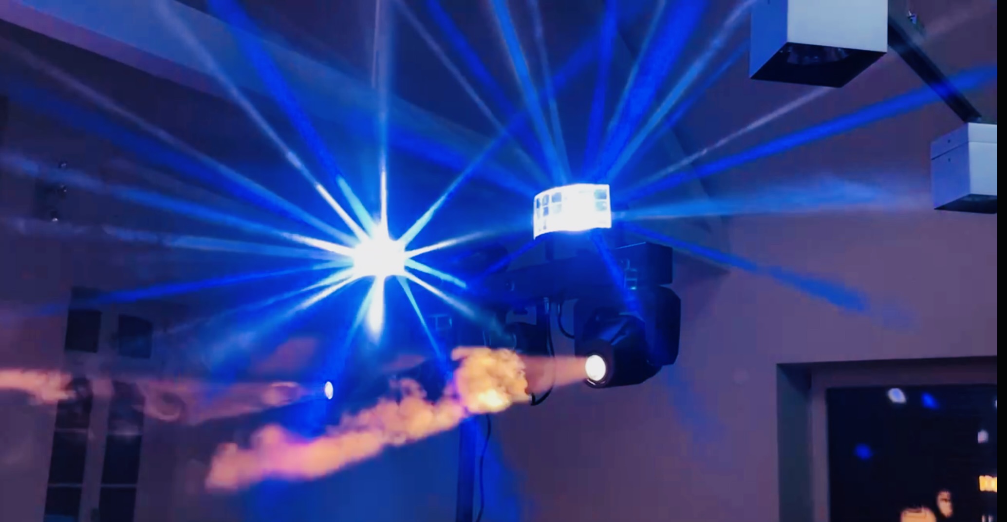 Blau & Dunst – Moving Head nah